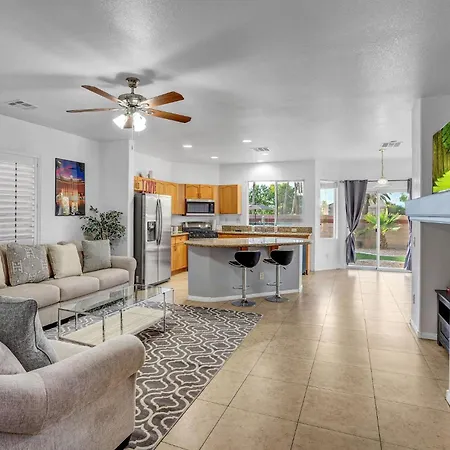 Stylish King With Optional Bunk Or Work Desk W/Tv Villa